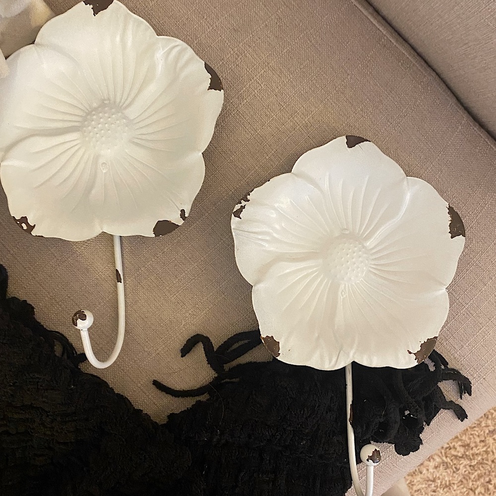 White flower hooks